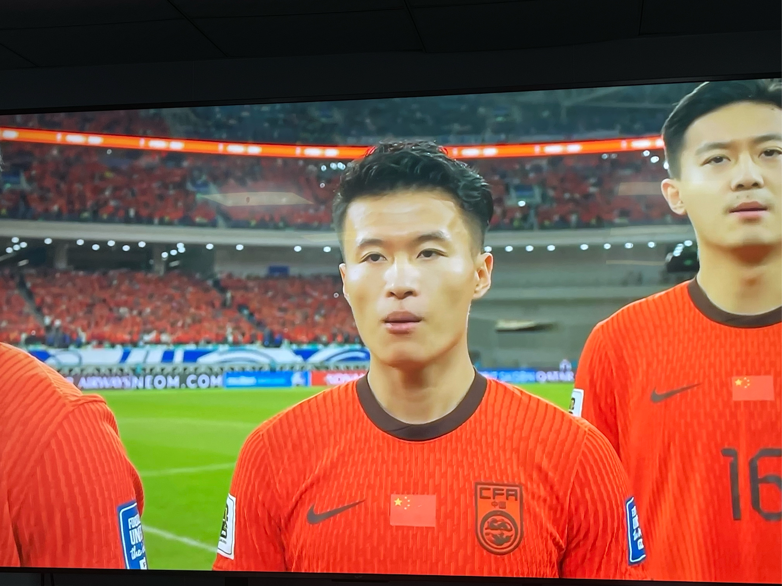 包含国内球员拼尽全力，掀起球场热潮的词条