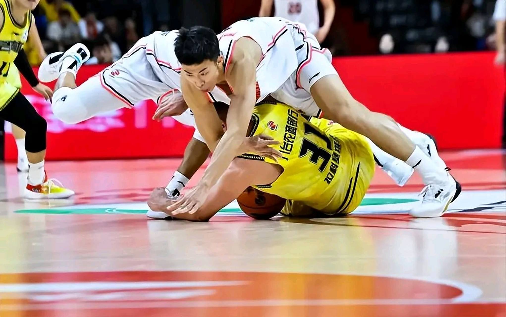 外线射手神奇发挥,带领球队连胜 外线射手神奇发挥,带领球队连胜