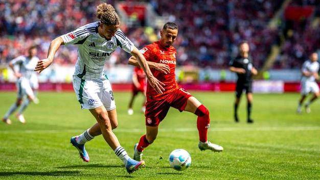 开云体育app-包含沙尔克遭遇主场失利，德甲榜首渐行渐远的词条