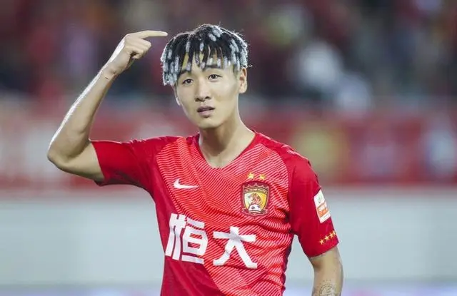 恒大客场小胜上港，稳住积分榜榜首位置