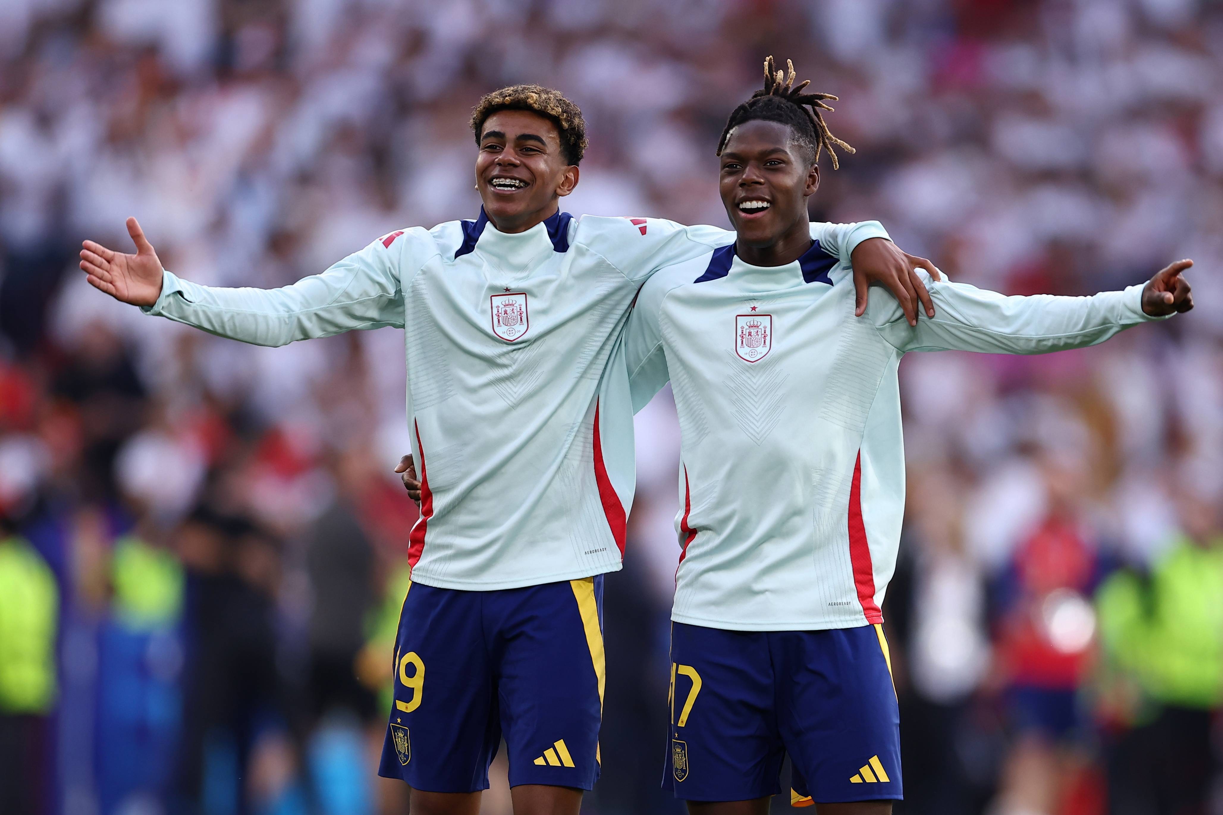 包含尼斯队门将出色表现，帮助球队客场获胜的词条