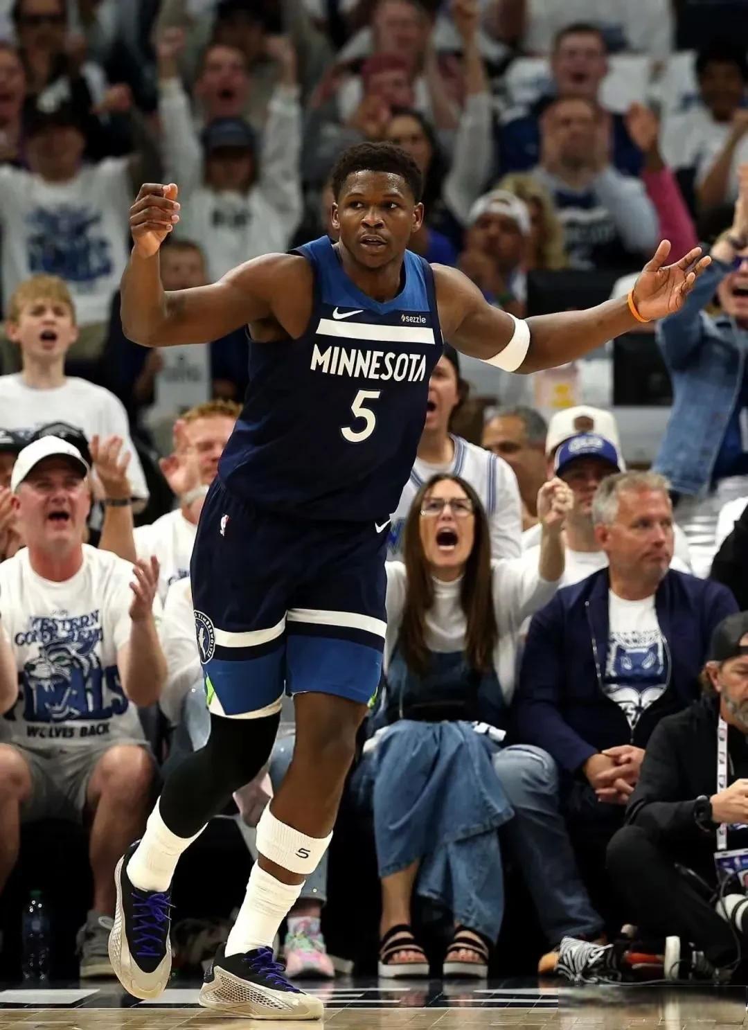 森林狼逆袭猛龙,球场争夺异常激烈的简单介绍 森林狼逆袭猛龙,球场争夺异常激烈的简单介绍