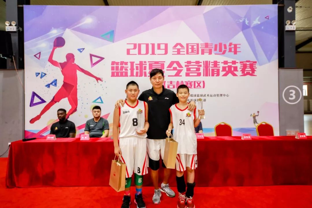 开云体育官网入口-青少年篮球夏令营举行闭营仪式，感恩成长历程的简单介绍