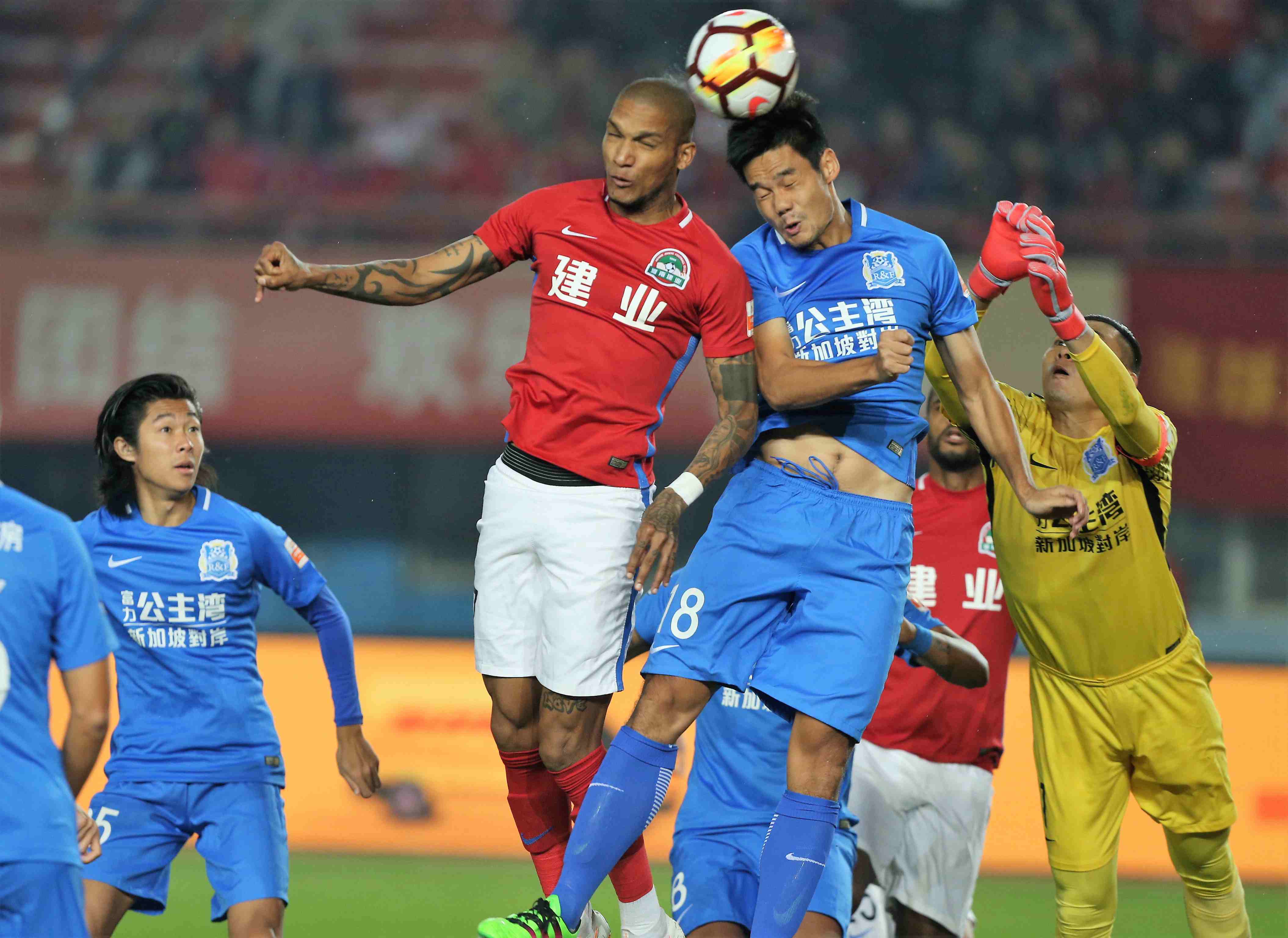 富力客场负于建业,陷入保级火线的简单介绍 富力客场负于建业,陷入保级火线的简单介绍