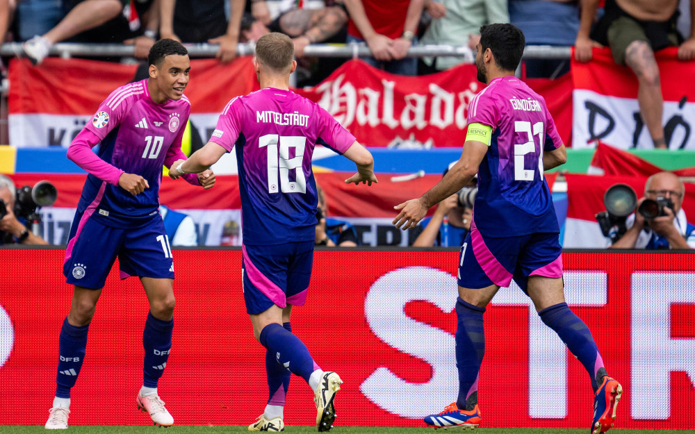 开云体育-乌克兰队遭遇强敌，晋级形势岌岌可危的简单介绍