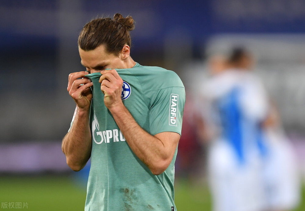 沙尔克再度落败,球队陷入低谷 沙尔克再度落败,球队陷入低谷