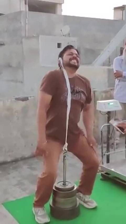 印度举重选手创造新纪录 印度举重选手创造新纪录